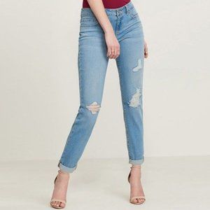 Dynamite Cara Light Wash BF Distressed Jeans 24
